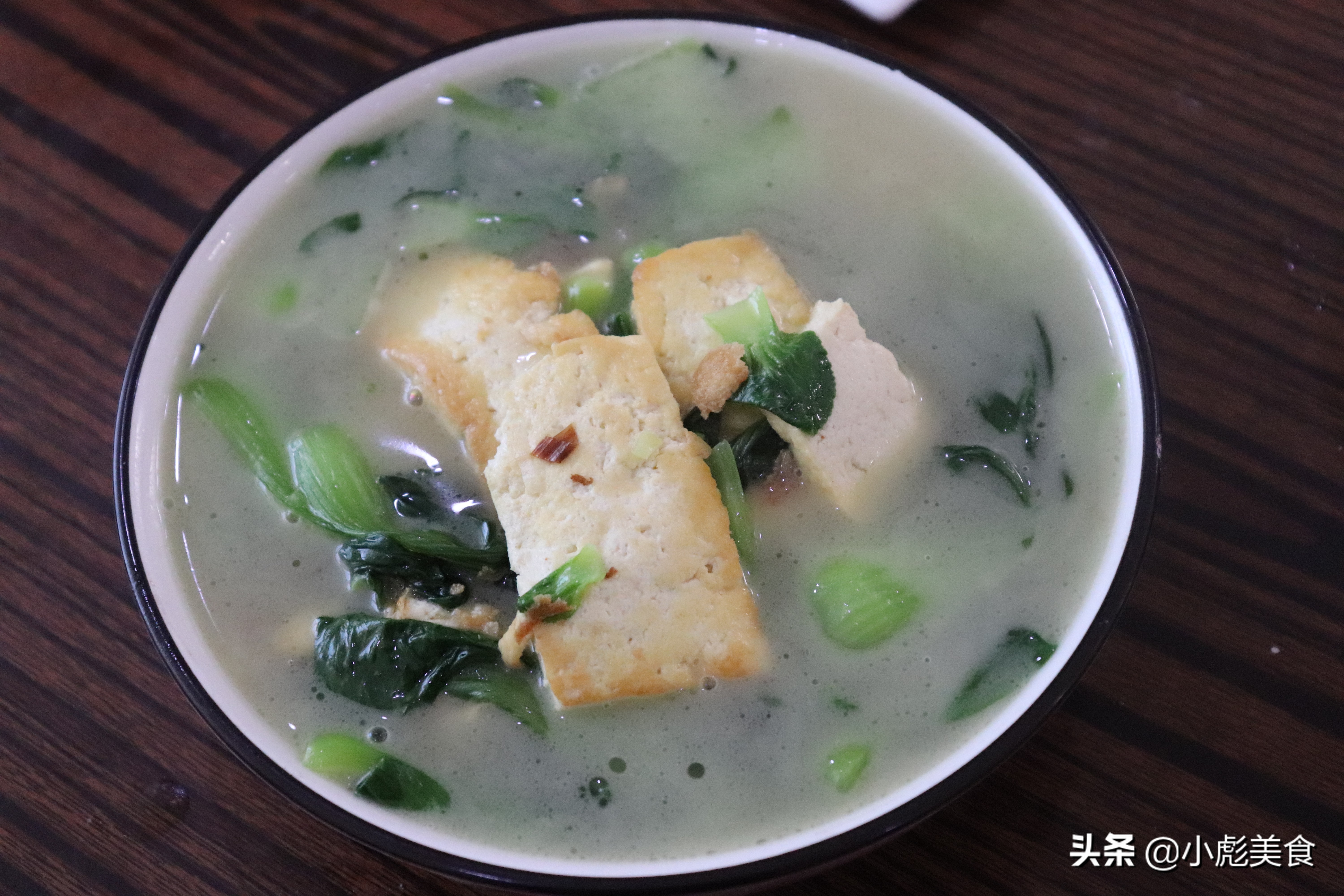 青菜豆腐汤这样做超美味，豆腐入口即化，汤汁鲜嫩爽口