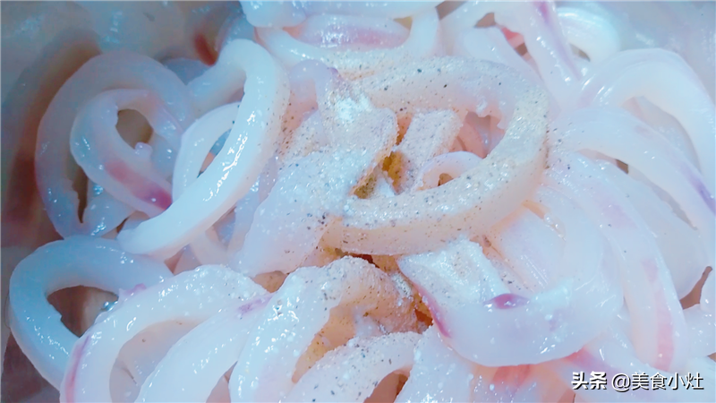 外焦里嫩的香炸鱿鱼圈，好吃又好做，最主要是吃完不长肉