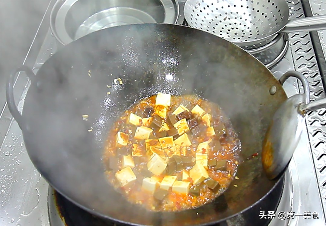 鸭血烧豆腐要不要先焯水，很多人都不知道，厨师长教你正确做法