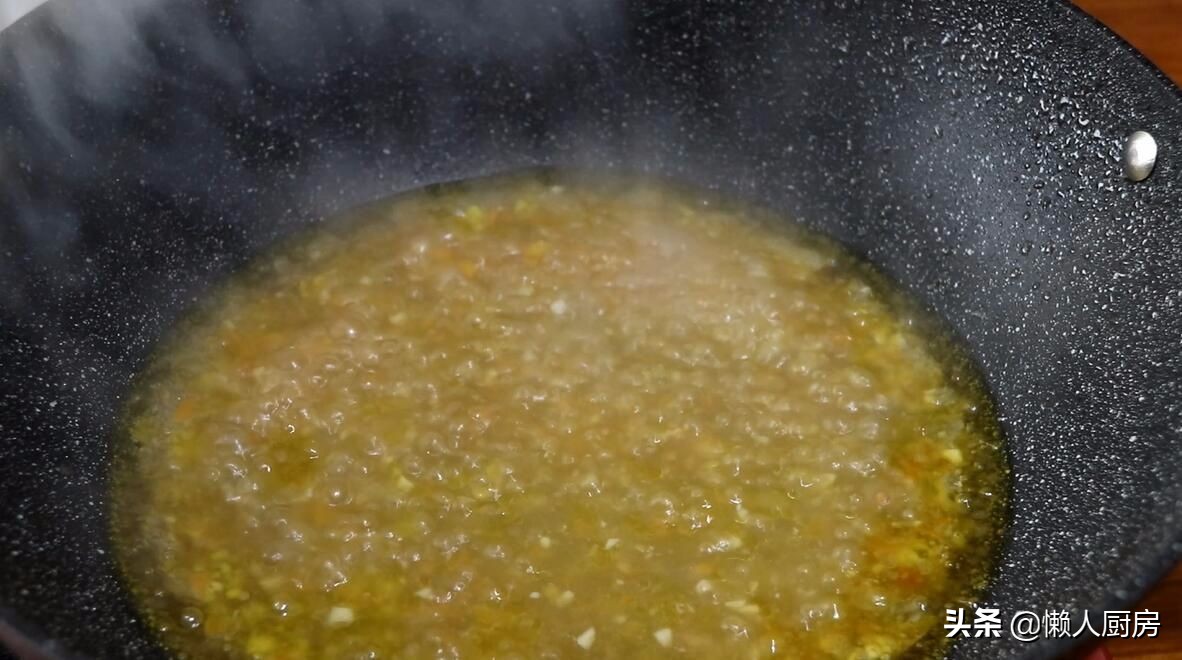 不烫火锅，金针菇肥牛这样做酸辣开胃，汤色金黄，做法简单又好学