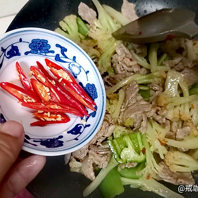 这样的花菜炒肉片，保准你味蕾爆炸