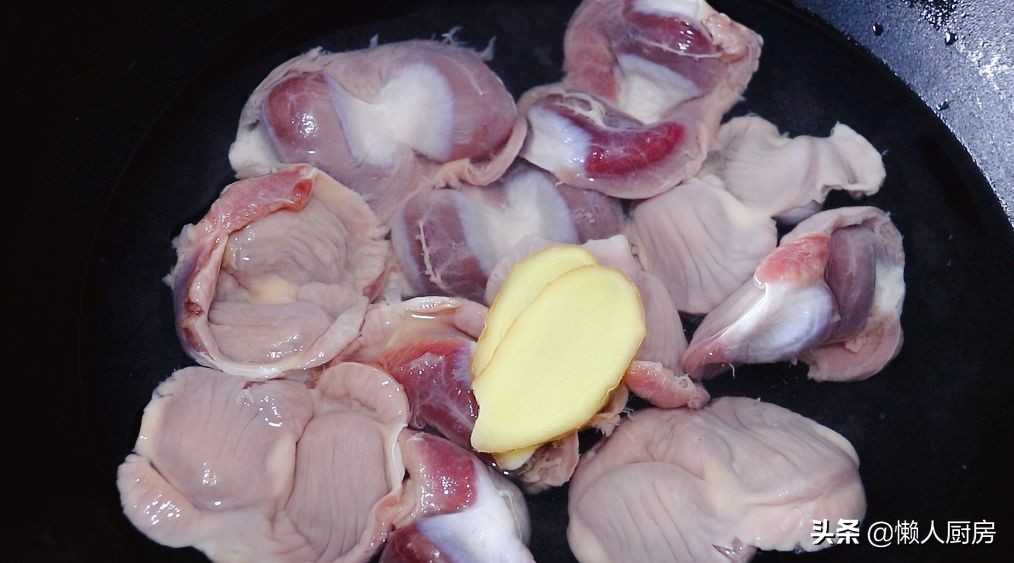 鸡胗别只会炒着吃，这种做法比炒着更好吃，干香味足，越嚼越香