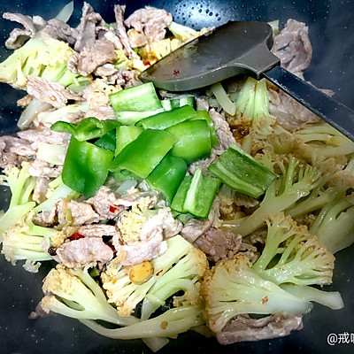 这样的花菜炒肉片，保准你味蕾爆炸