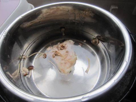 茶树菇汤的做法之茶树菇骨肉汤