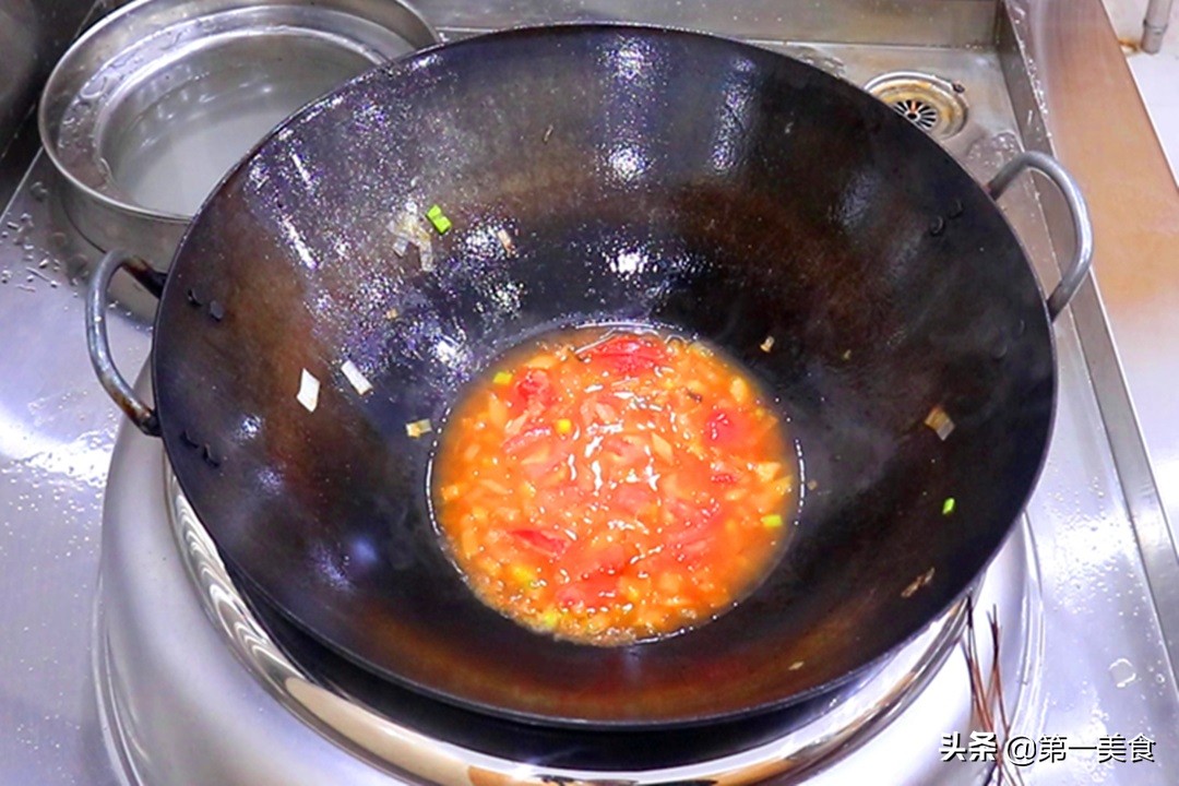 红烧茄子家常做法，外酥里嫩不油腻，做法简单详细，看了食欲大增